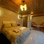 酒店 Cave Rooms&pool