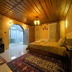 Cave Rooms&pool Göreme