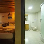 Cave Rooms&pool Hotel 2*