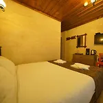 Cave Rooms&pool 酒店 2*