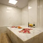 Cave Rooms&pool 酒店 2*