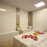 Cave Rooms&pool 格雷梅