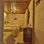 Cave Rooms&pool 2*