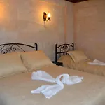 Cave Rooms&pool 2*