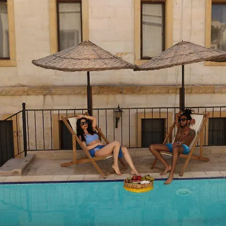 Cave Rooms&pool 2* גורמה