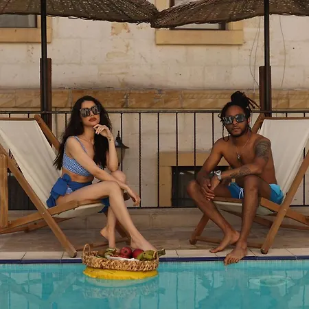 Cave Rooms&pool Hotel