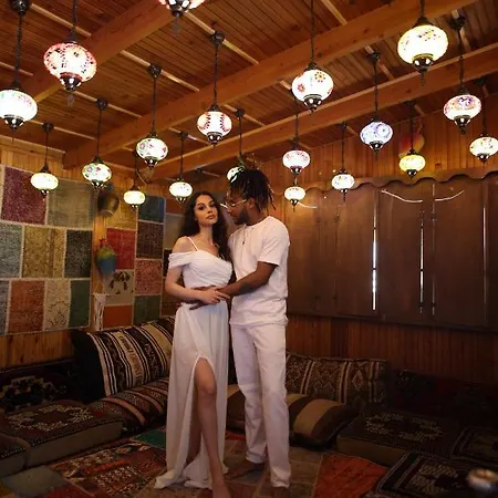 Cave Rooms&pool Hotel Göreme