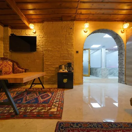 Cave Rooms&pool גורמה