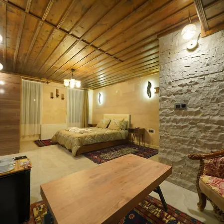 מלון Cave Rooms&pool גורמה