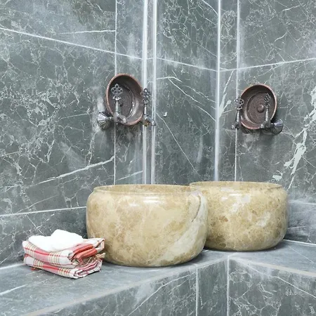 Cave Rooms&pool Отель 2*