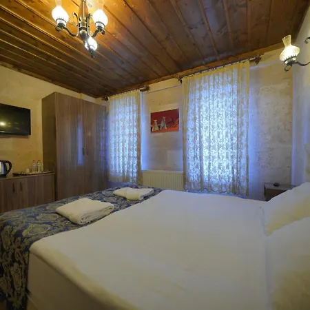 Cave Rooms&pool 2* גורמה