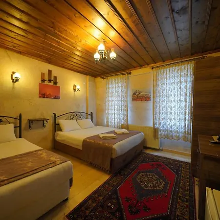 Cave Rooms&pool 2* גורמה