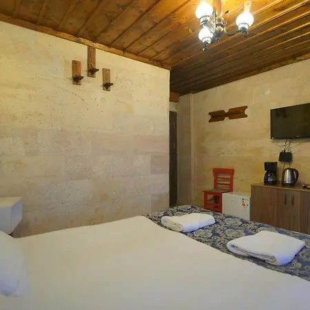 Cave Rooms&pool 2* גורמה