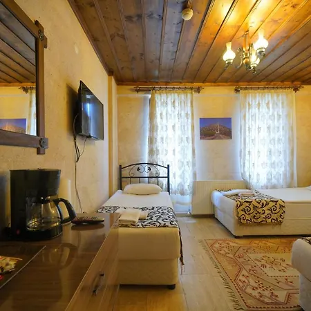 Cave Rooms&pool מלון גורמה