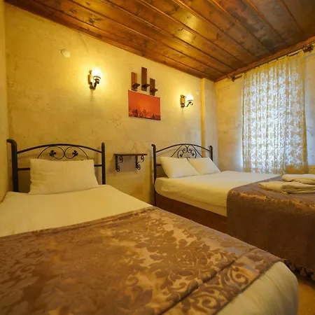 מלון Cave Rooms&pool גורמה