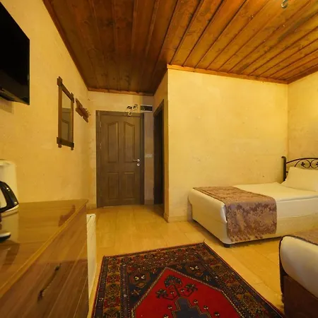 Cave Rooms&pool 2* גורמה