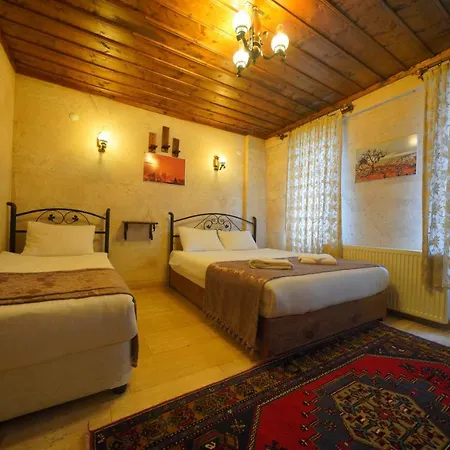 מלון Cave Rooms&pool גורמה