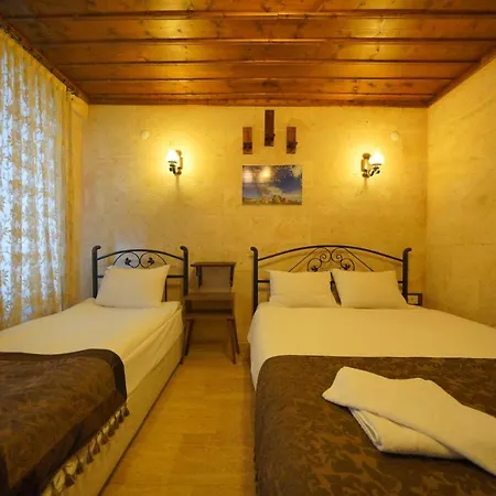 Cave Rooms&pool 2* גורמה