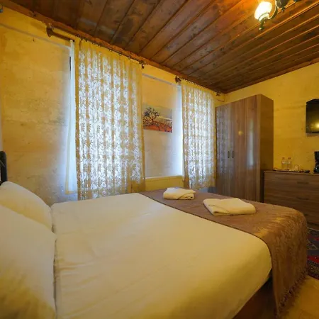 Cave Rooms&pool 2*