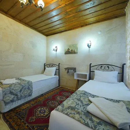 Cave Rooms&pool מלון