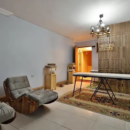 Cave Rooms&pool 2* גורמה