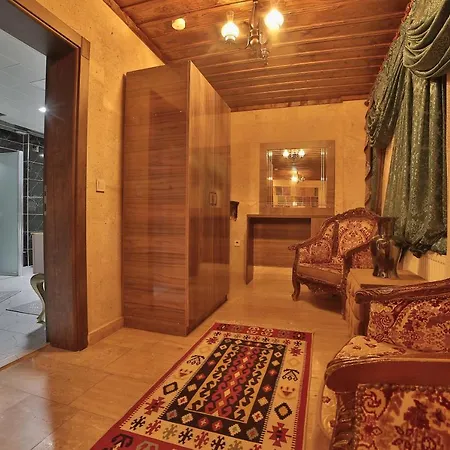 מלון Cave Rooms&pool 2*