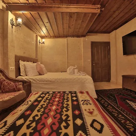 Cave Rooms&pool Отель Гореме