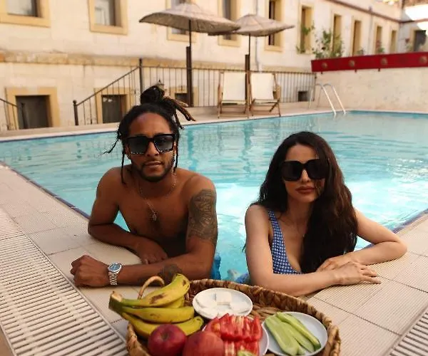 ホテル Cave Rooms&pool ギョレメ