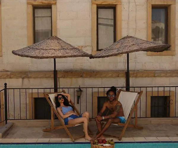 Cave Rooms&pool ギョレメ