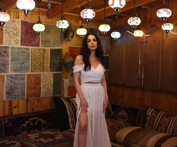 ホテル Cave Rooms&pool ギョレメ