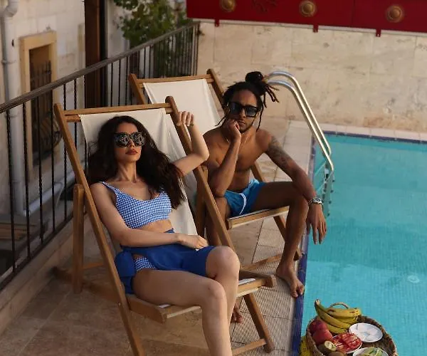 ホテル Cave Rooms&pool