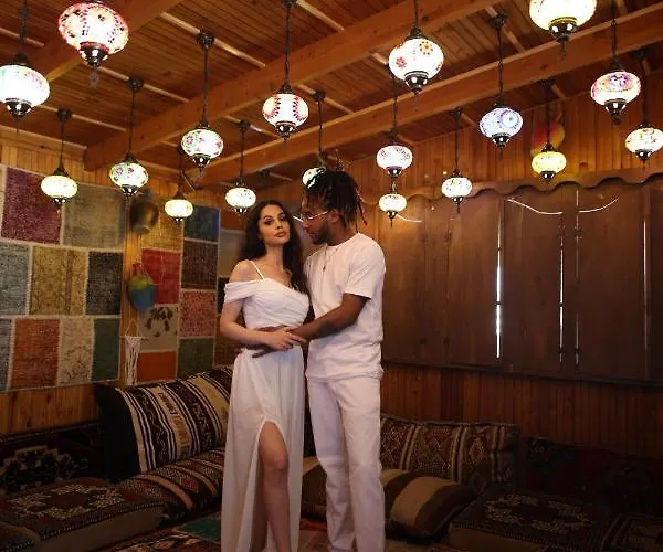 Cave Rooms&pool Отель Гореме