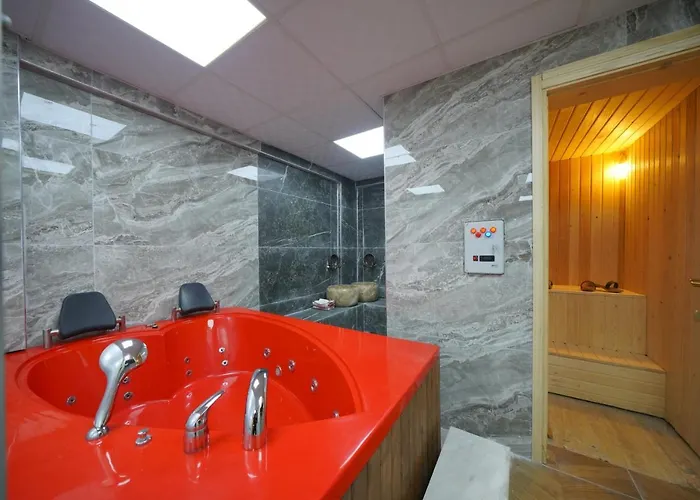 ホテル Cave Rooms&pool