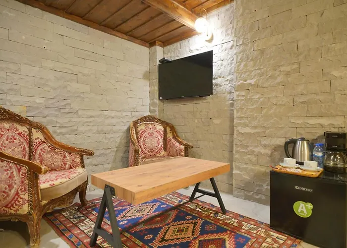 Cave Rooms&pool Отель