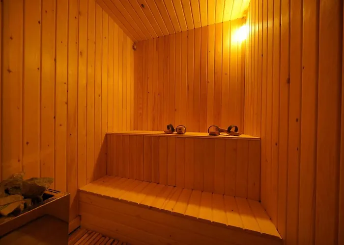 ホテル Cave Rooms&pool 2*