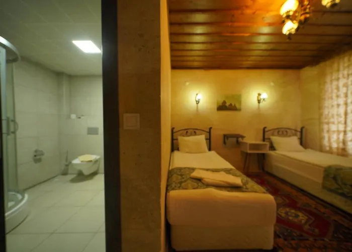 Cave Rooms&pool ホテル ギョレメ