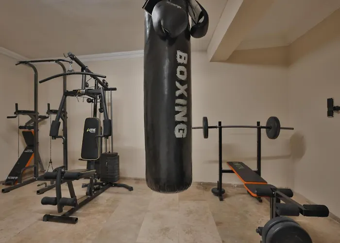 Cave Rooms&pool ホテル ギョレメ