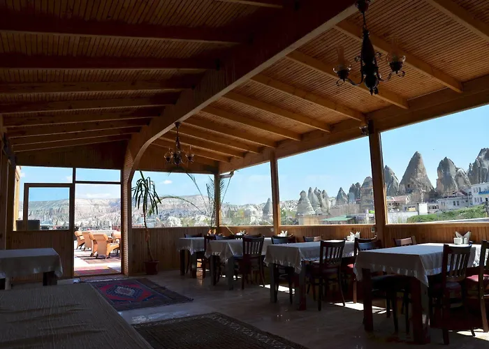 Cave Rooms&pool ホテル