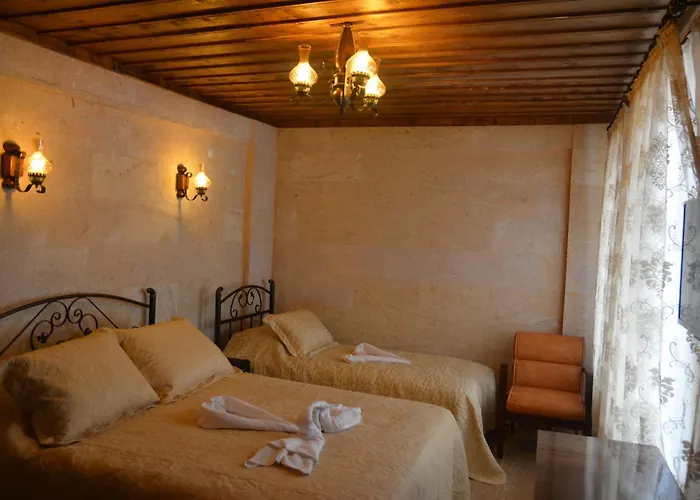 Cave Rooms&pool ホテル