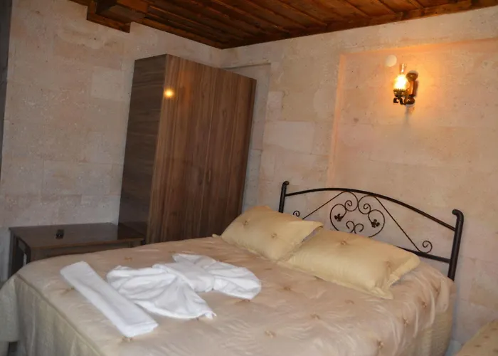 Cave Rooms&pool ギョレメ