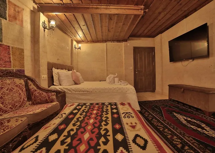 Cave Rooms&pool Отель Гореме